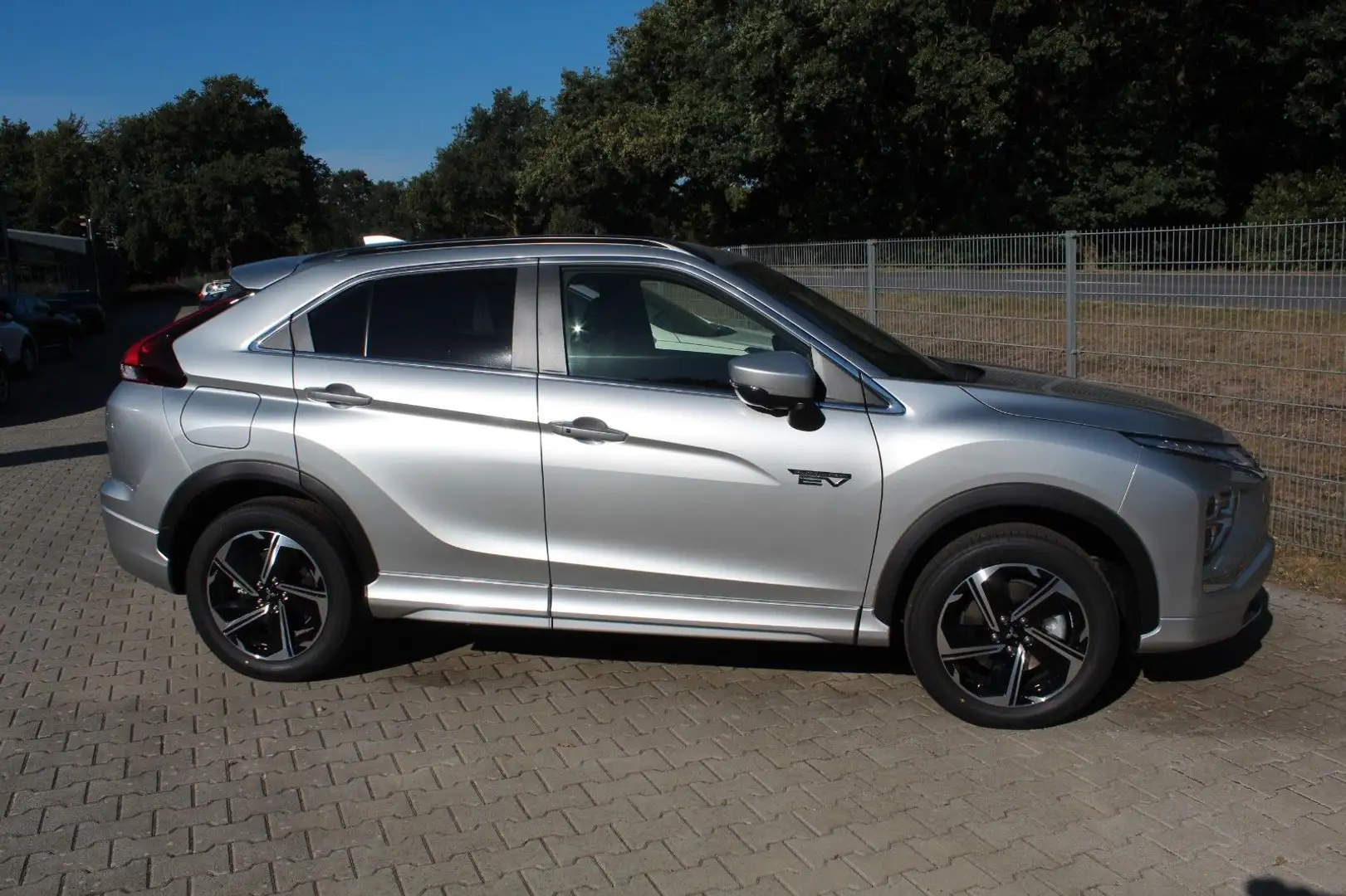 Mitsubishi Eclipse Cross 2.4 PLUG-IN HYBRID 4WD TOP Silver - 2