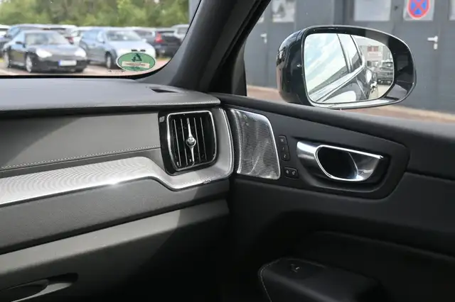 Volvo XC60 view 19