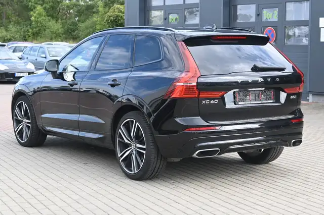 Volvo XC60 view 3