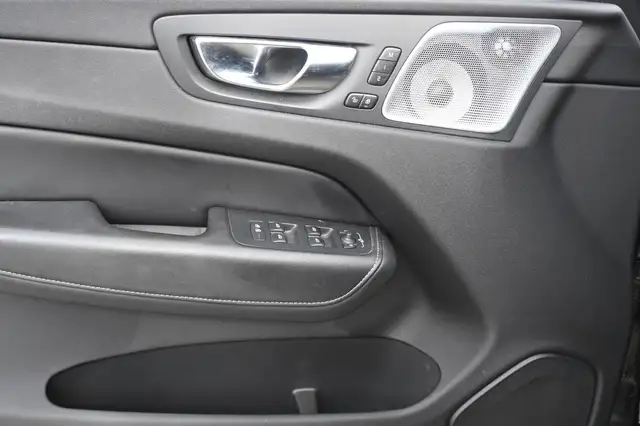 Volvo XC60 view 11
