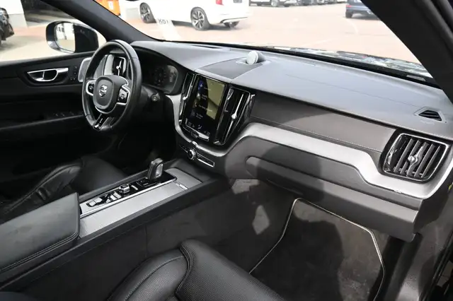 Volvo XC60 view 14