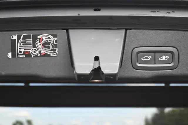 Volvo XC60 view 9