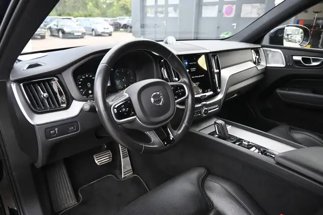 Volvo XC60 view 10