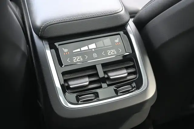 Volvo XC60 view 17