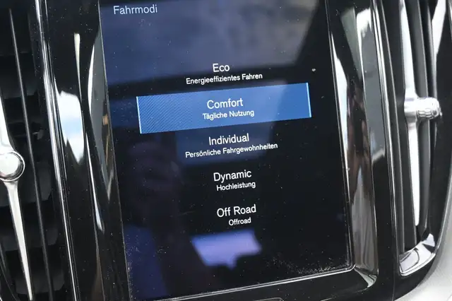 Volvo XC60 view 28