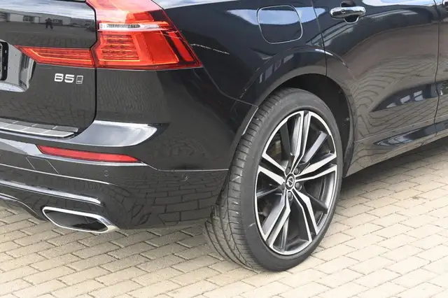 Volvo XC60 view 5