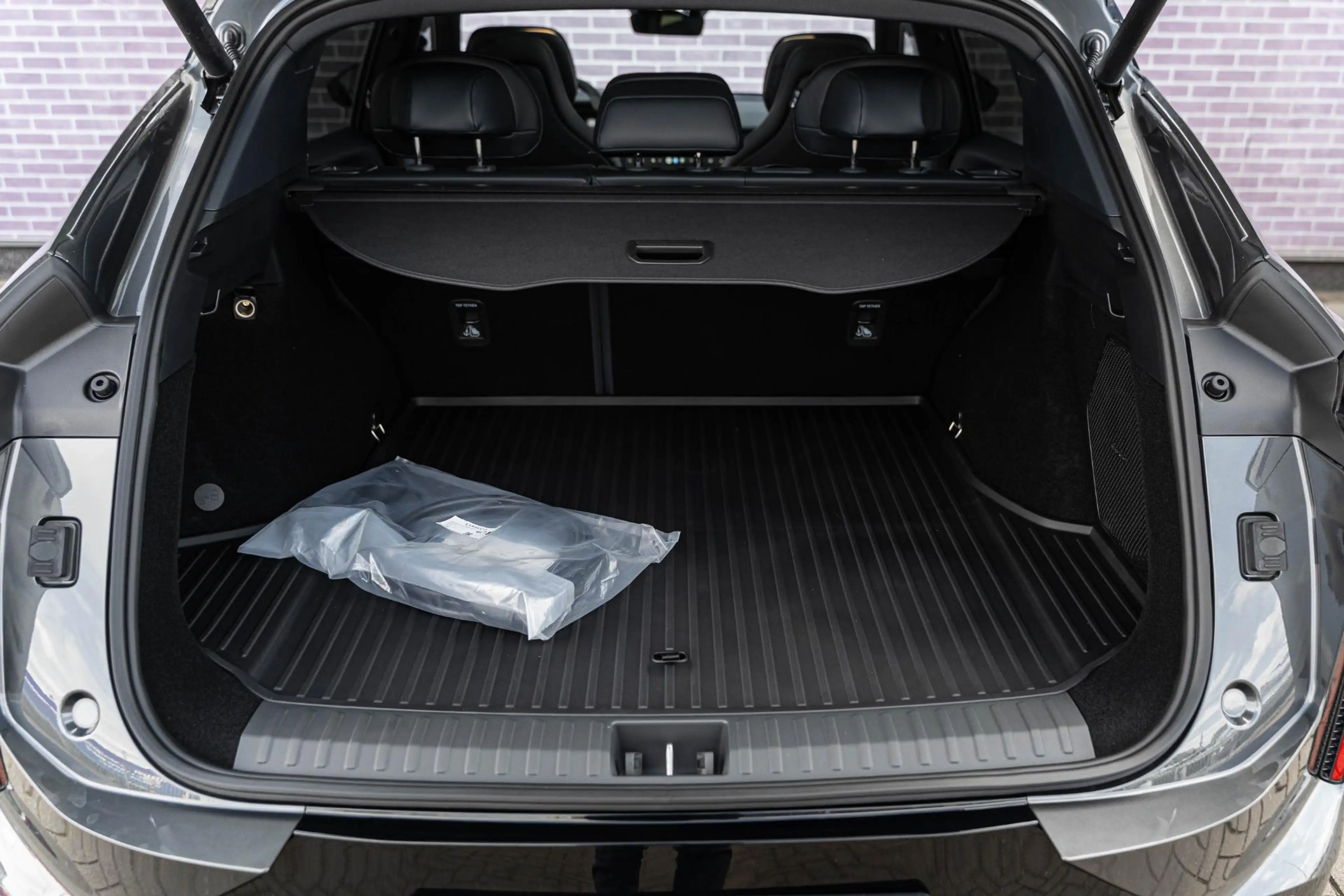 Lynk & Co 08 1.5 Plug-in Hybrid More | PHEV | Matrix LED Koplam — photo 15