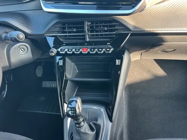 Peugeot 2008 view 11