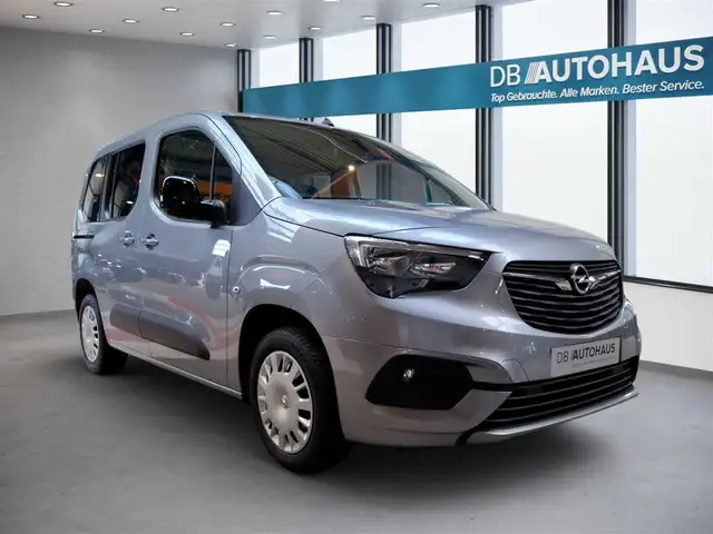 Opel Combo Life view 2