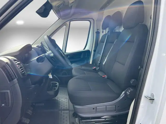 Opel Movano view 6