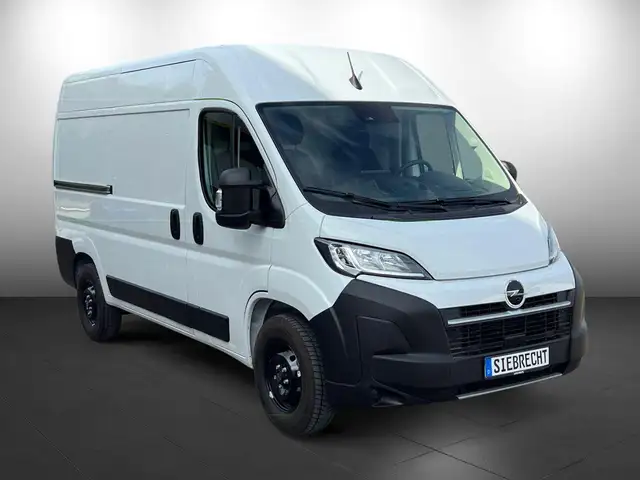 Opel Movano view 2