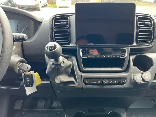 Opel Movano view 10