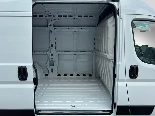 Opel Movano view 7