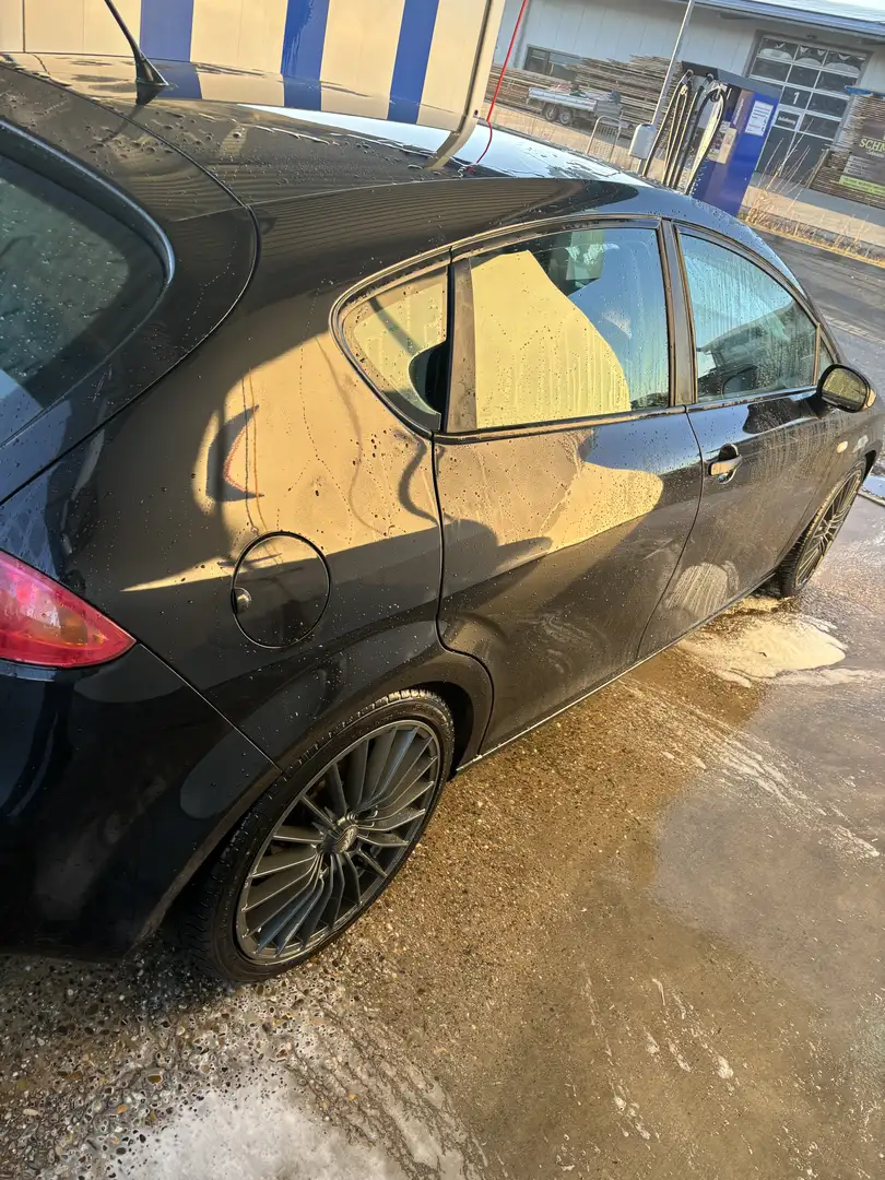 SEAT Leon 1.6 Reference Schwarz - 1