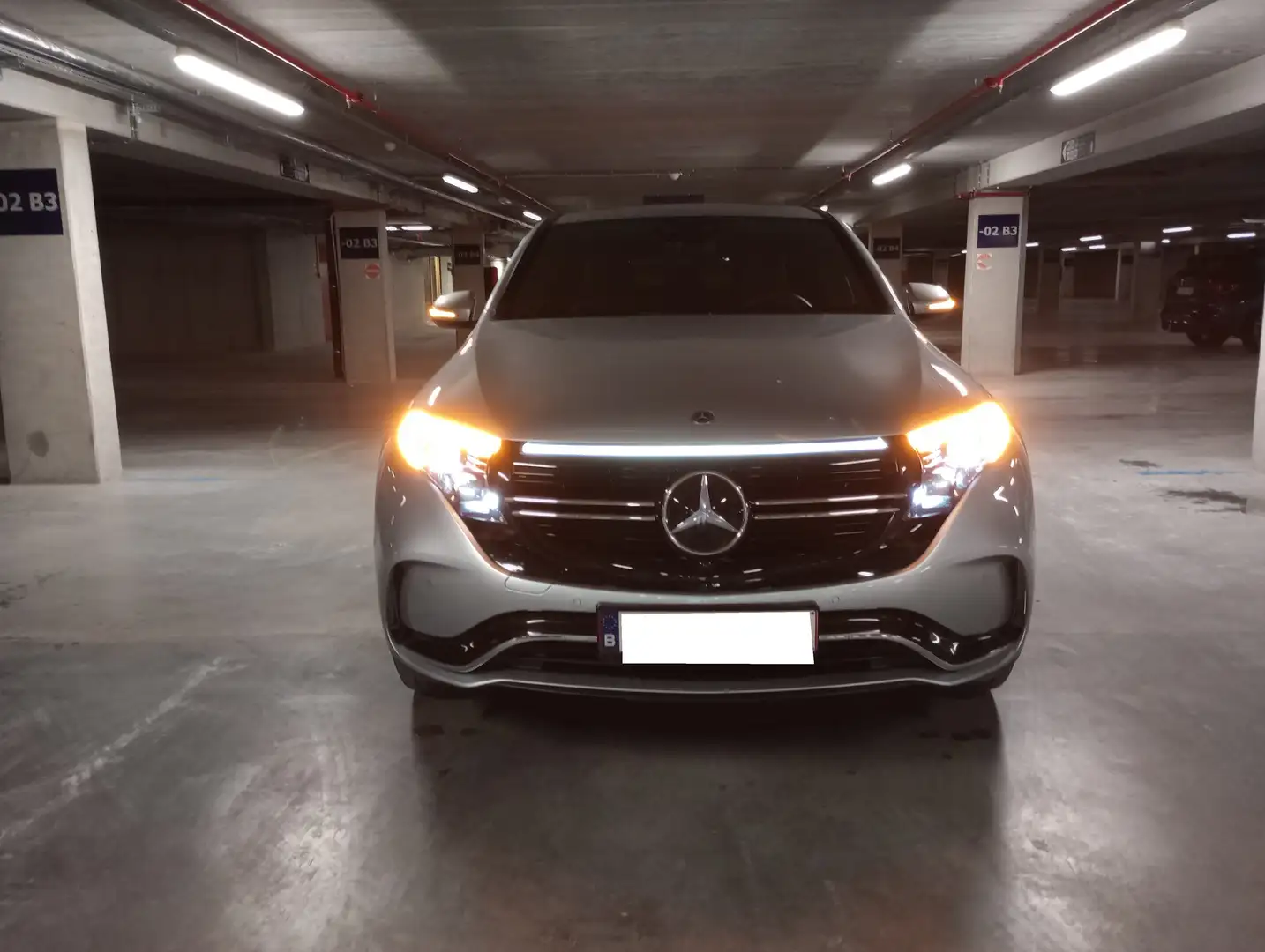 Mercedes-Benz EQC 400 4Matic AMG Line met garantie tot en met mei 2025 Stříbrná - 2