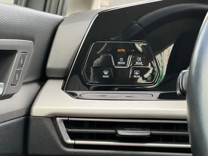 Volkswagen Golf 2022, foto 22