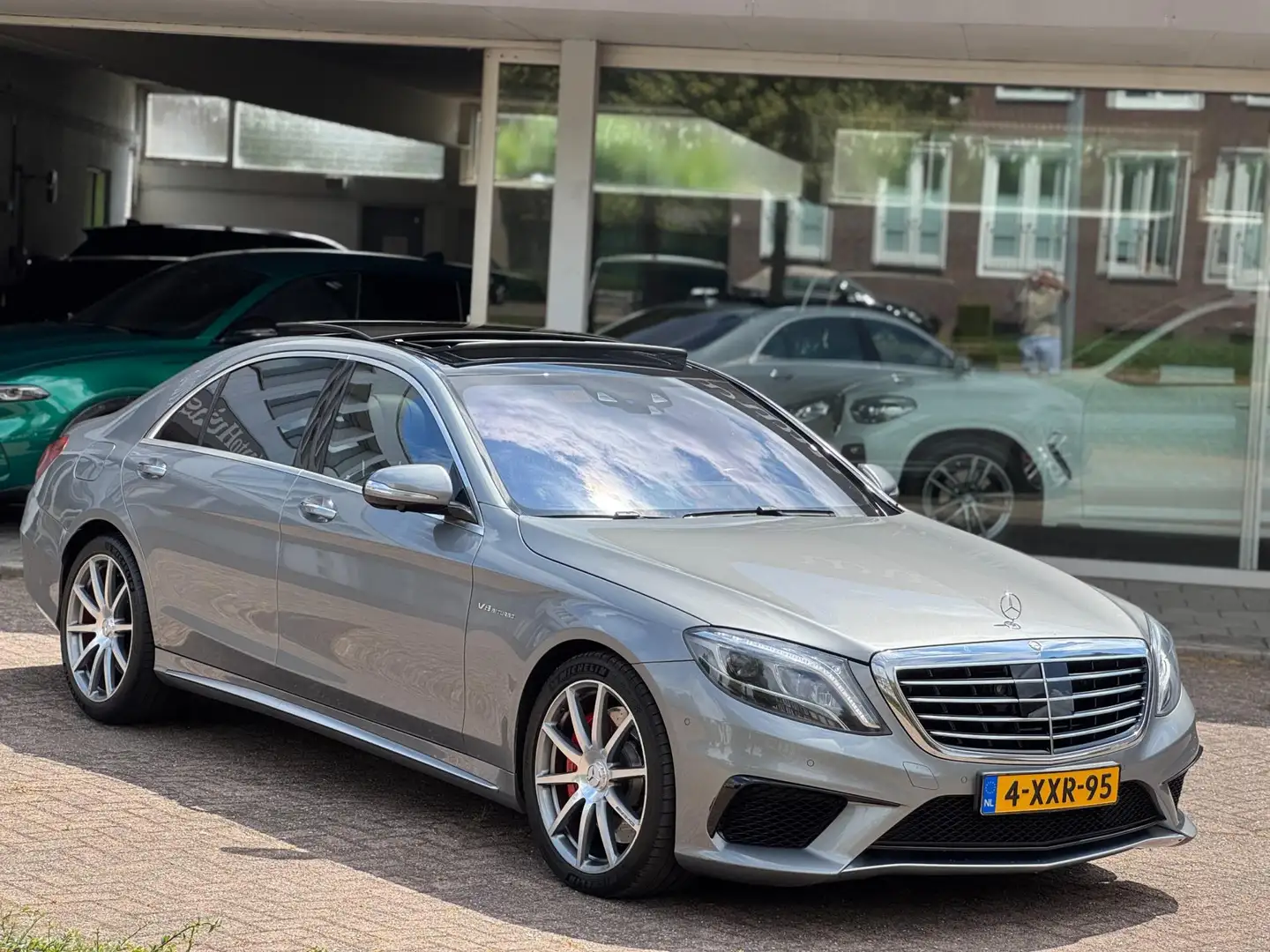 Mercedes-Benz S 63 AMG 4Matic Lang|Pano|Burmester|Softclose|Carbon|Luchtv Grijs - 2