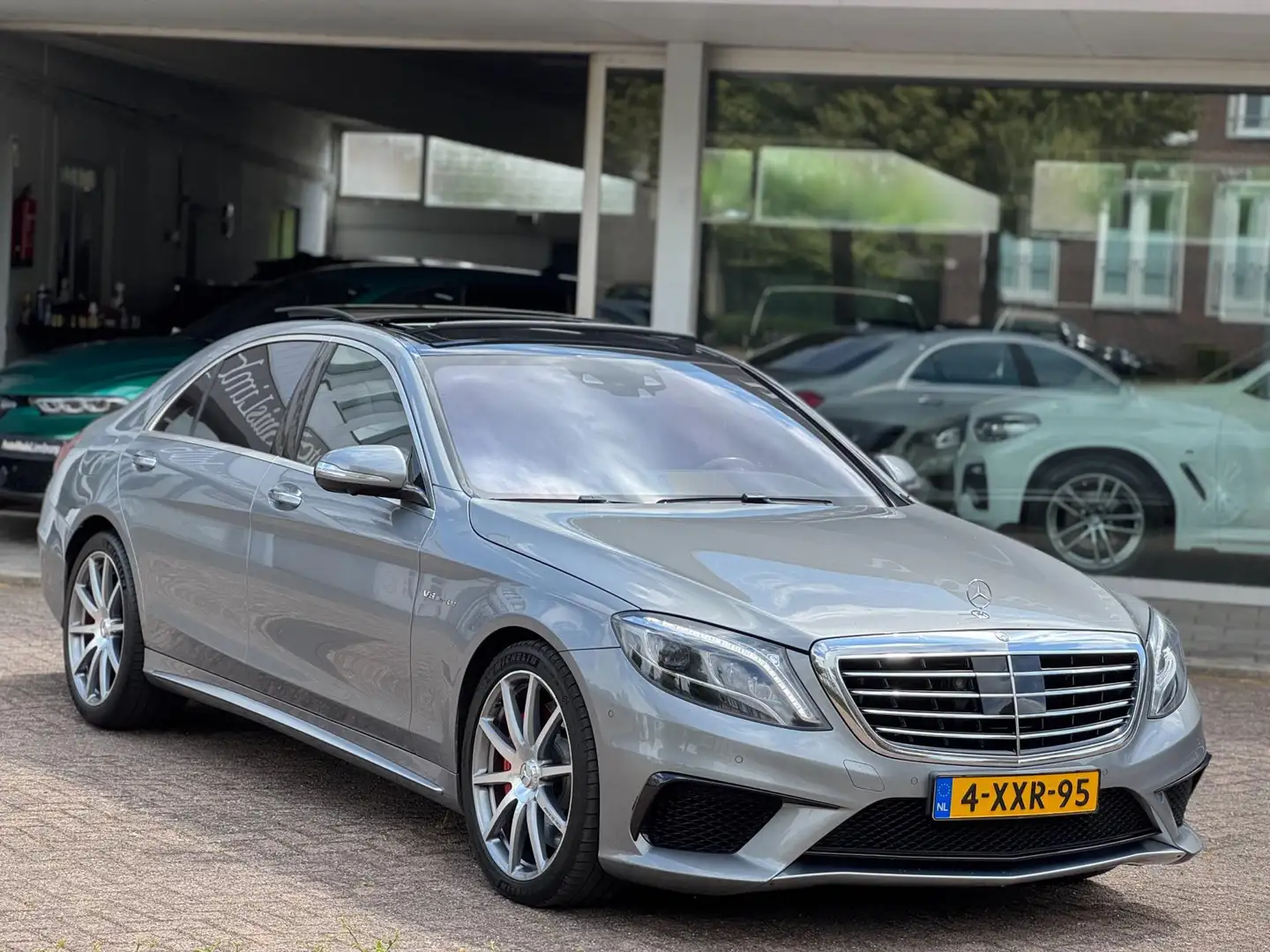 Mercedes-Benz S 63 AMG 4Matic Lang|Pano|Burmester|Softclose|Carbon|Luchtv Grijs - 1