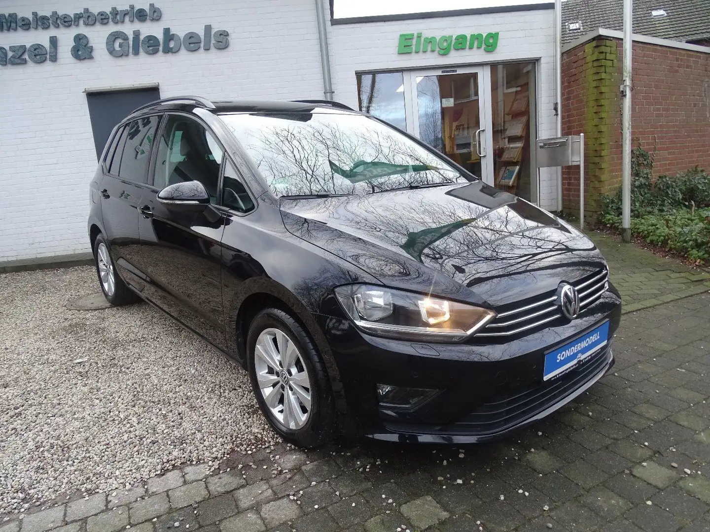 Volkswagen Golf Sportsvan VII Comfortline Navi SHZ PDC Negro - 1