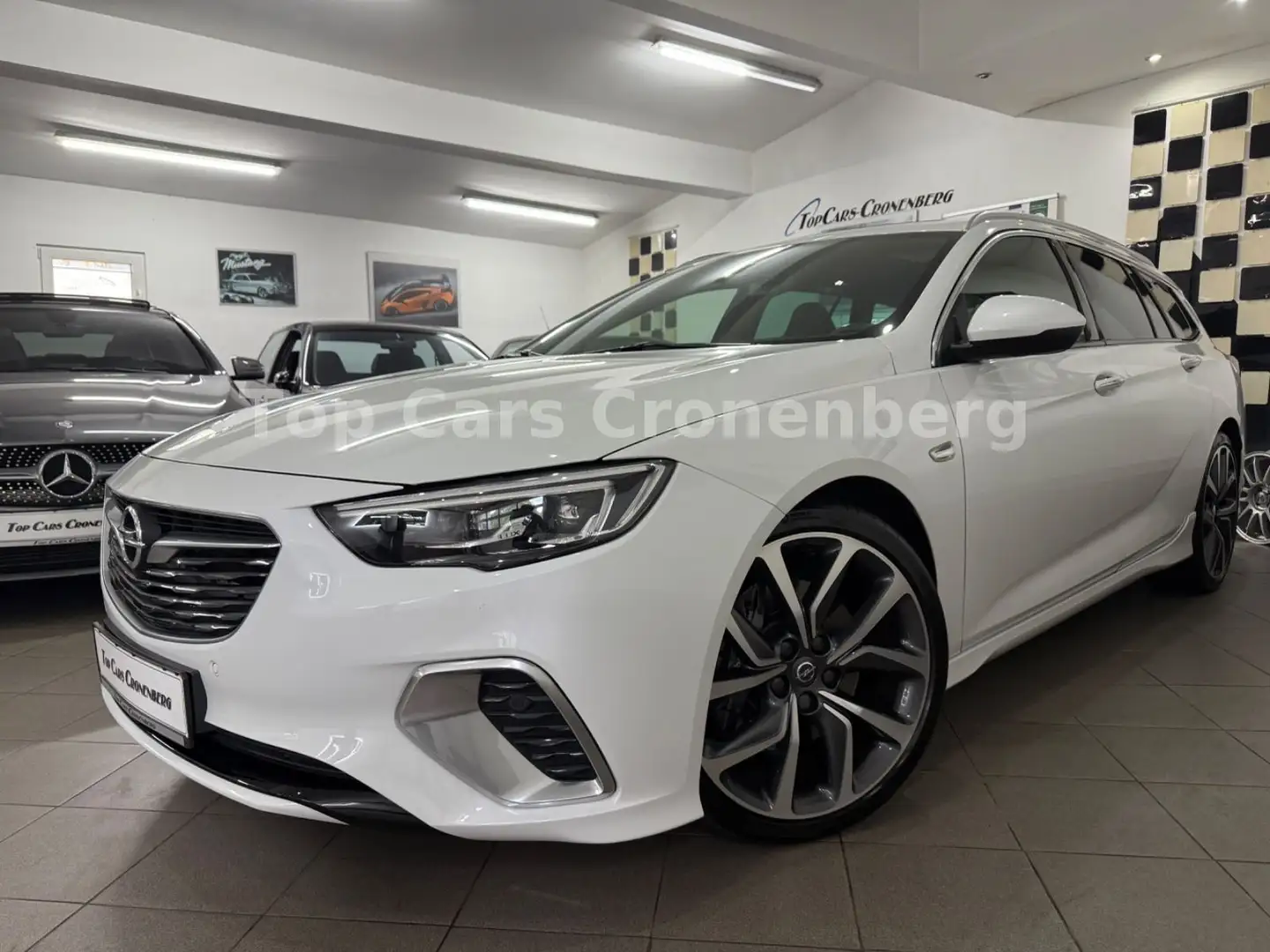 Opel Insignia B Sports Tourer GSi 4x4*Pano*HUD*AHK* Weiß - 2