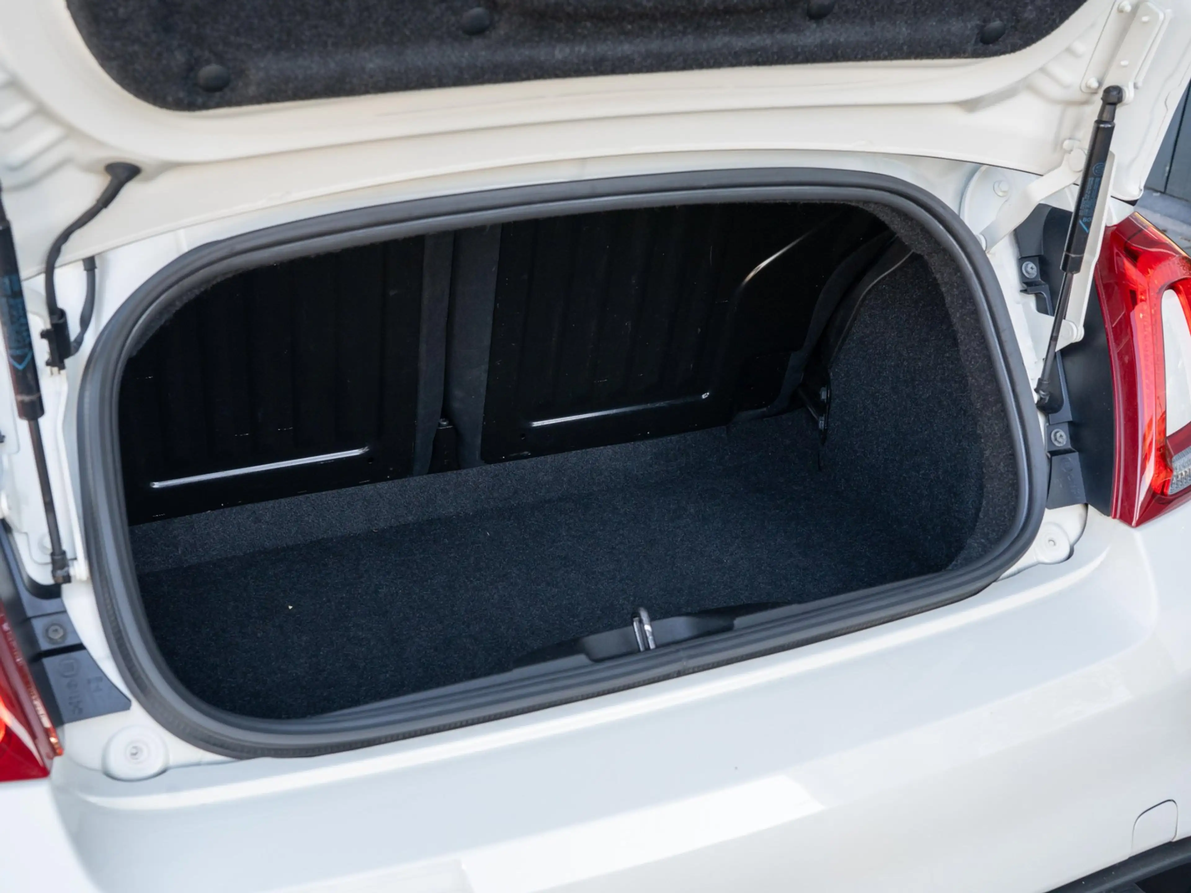 Abarth 595C 1.4 T-Jet 145PK | DAB+ | Parkeer sensoren | Climat — photo 22