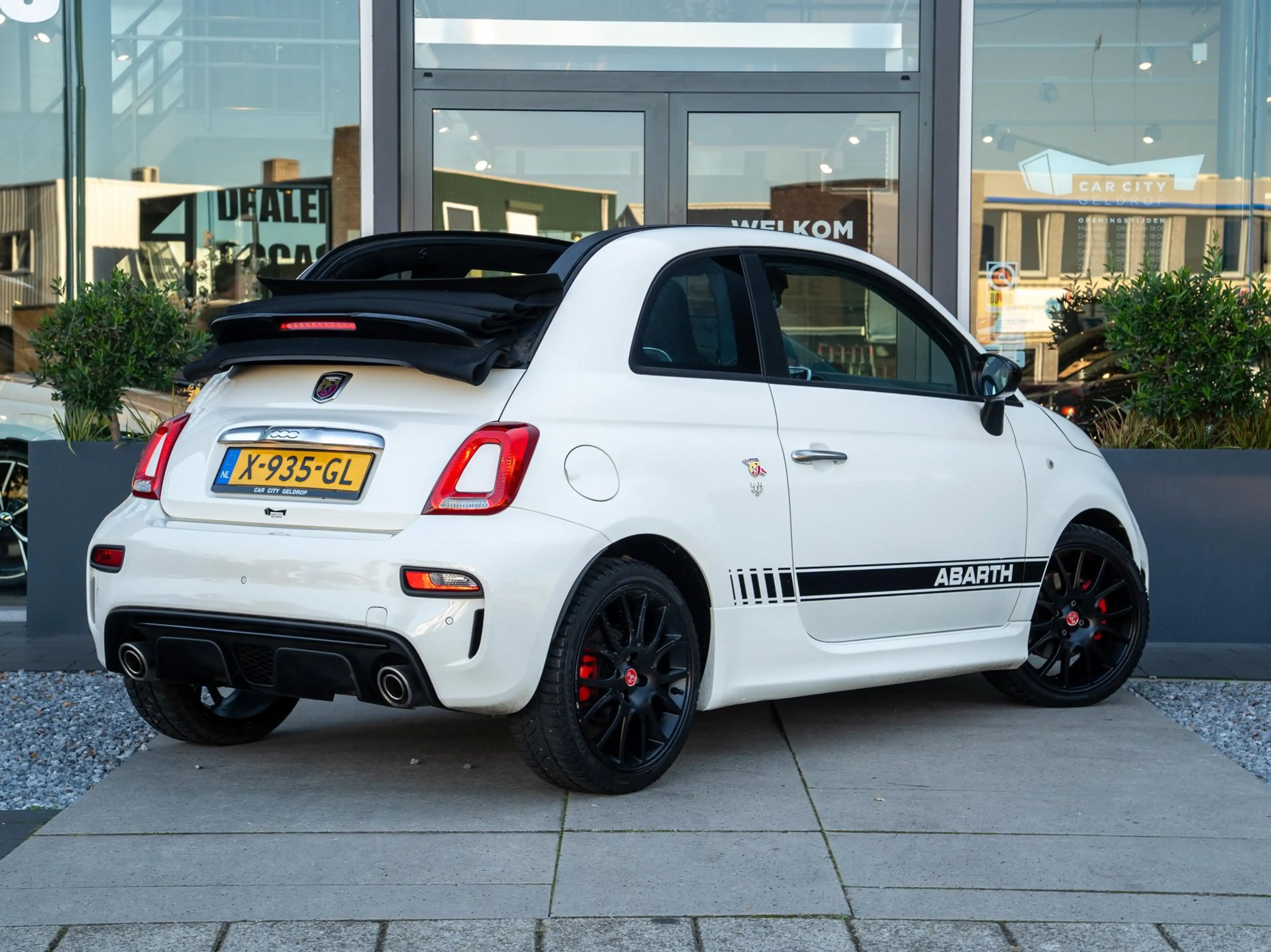 Abarth 595C 1.4 T-Jet 145PK | DAB+ | Parkeer sensoren | Climat — photo 3