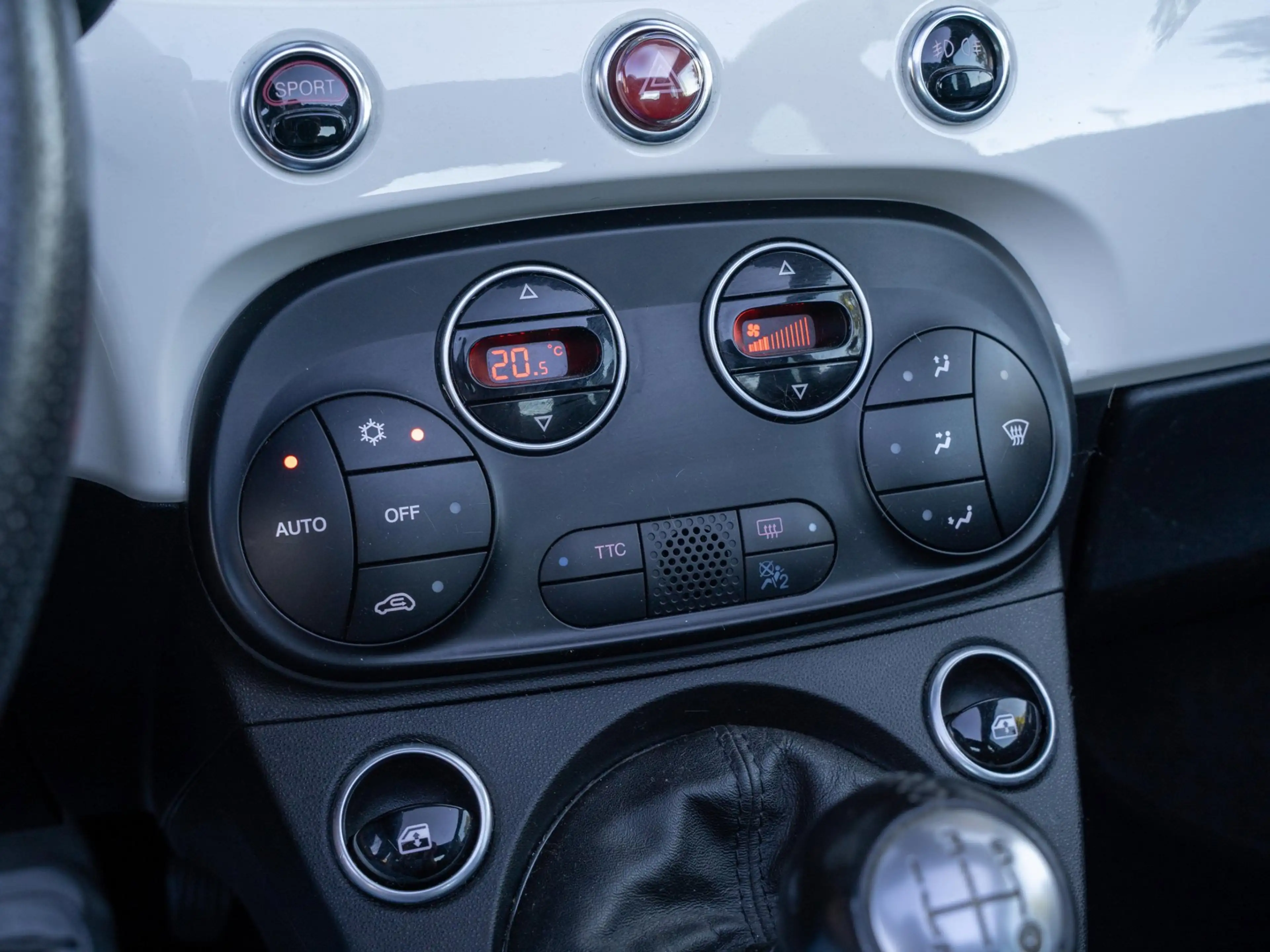 Abarth 595C 1.4 T-Jet 145PK | DAB+ | Parkeer sensoren | Climat — photo 16