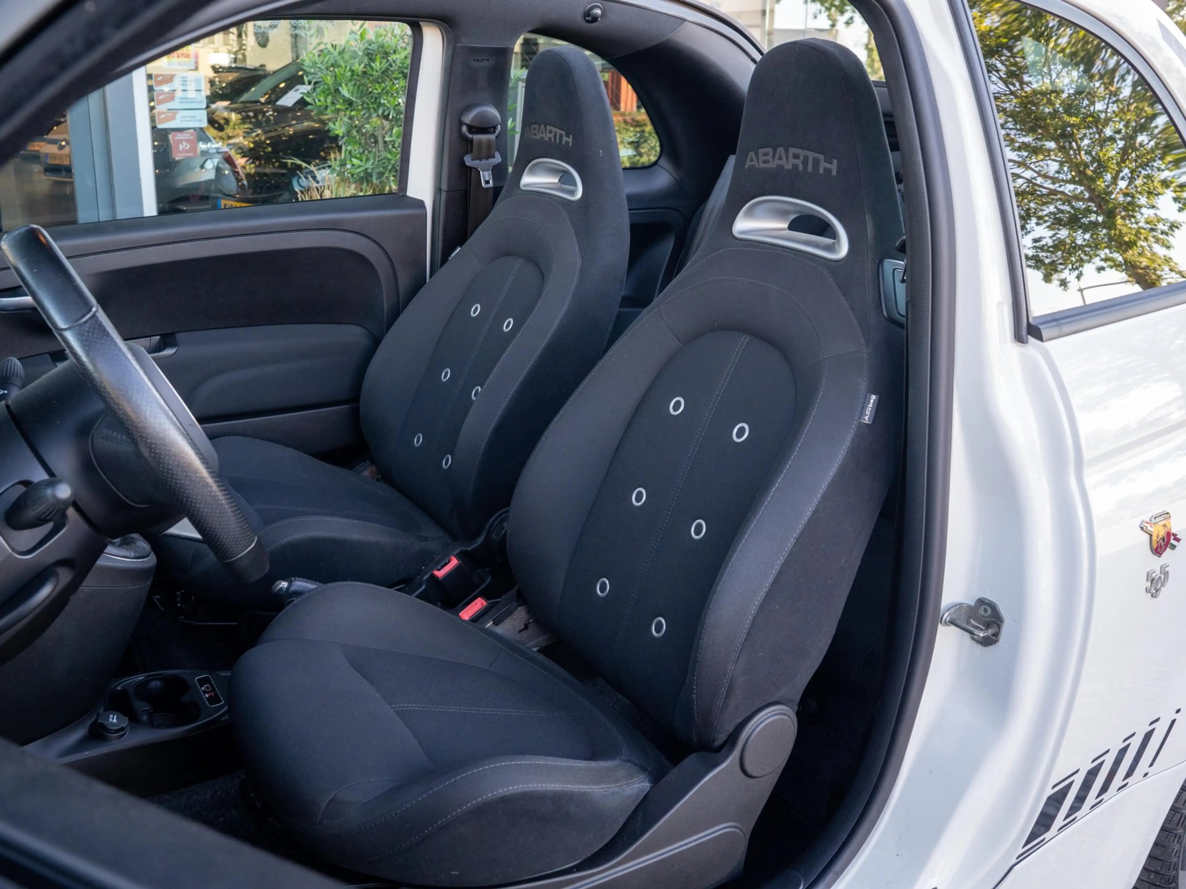 Abarth 595C 1.4 T-Jet 145PK | DAB+ | Parkeer sensoren | Climat — photo 8
