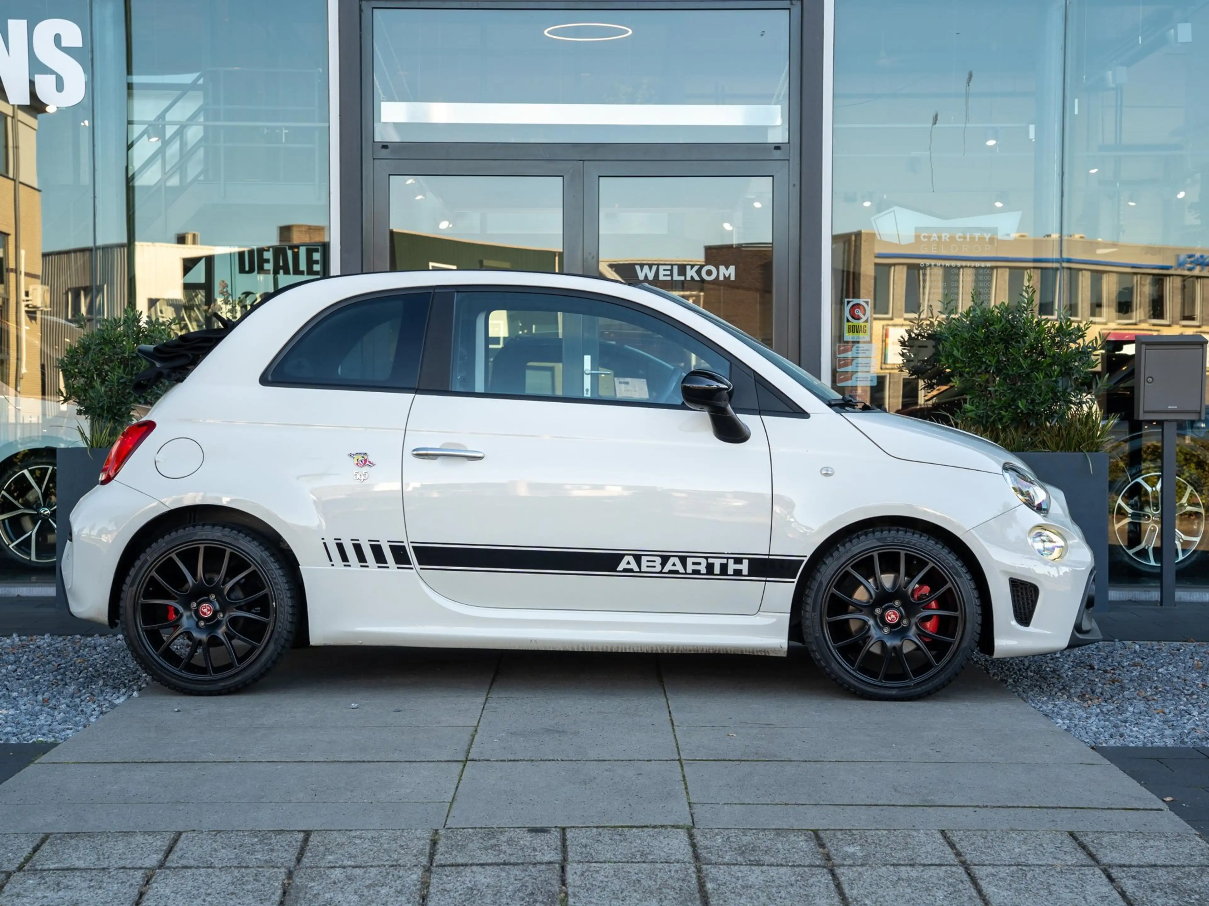 Abarth 595C 1.4 T-Jet 145PK | DAB+ | Parkeer sensoren | Climat — photo 2