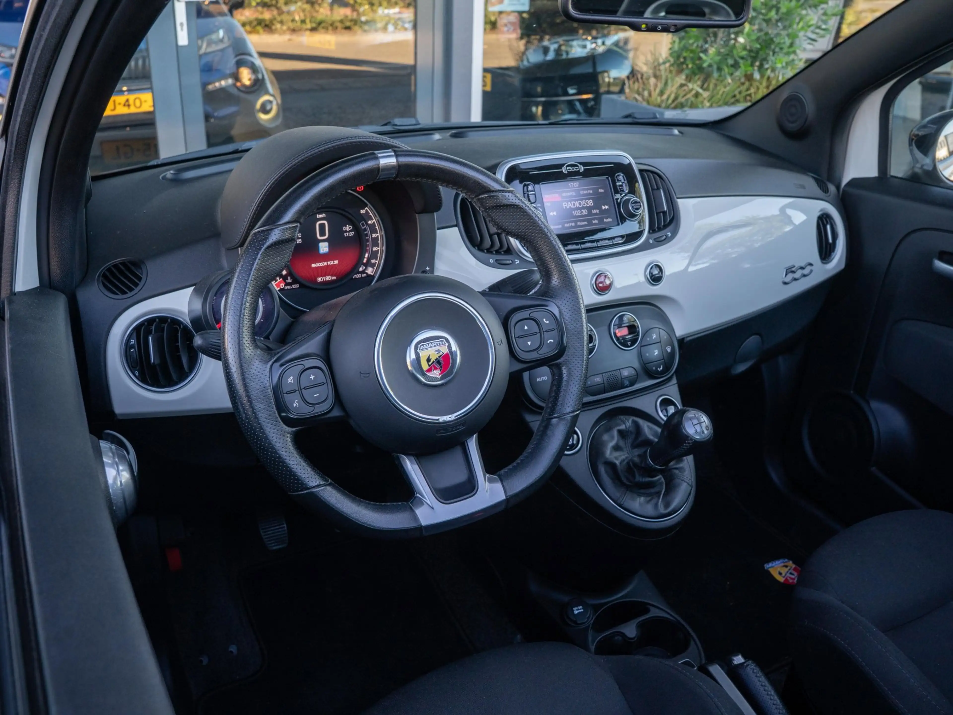 Abarth 595C 1.4 T-Jet 145PK | DAB+ | Parkeer sensoren | Climat — photo 9