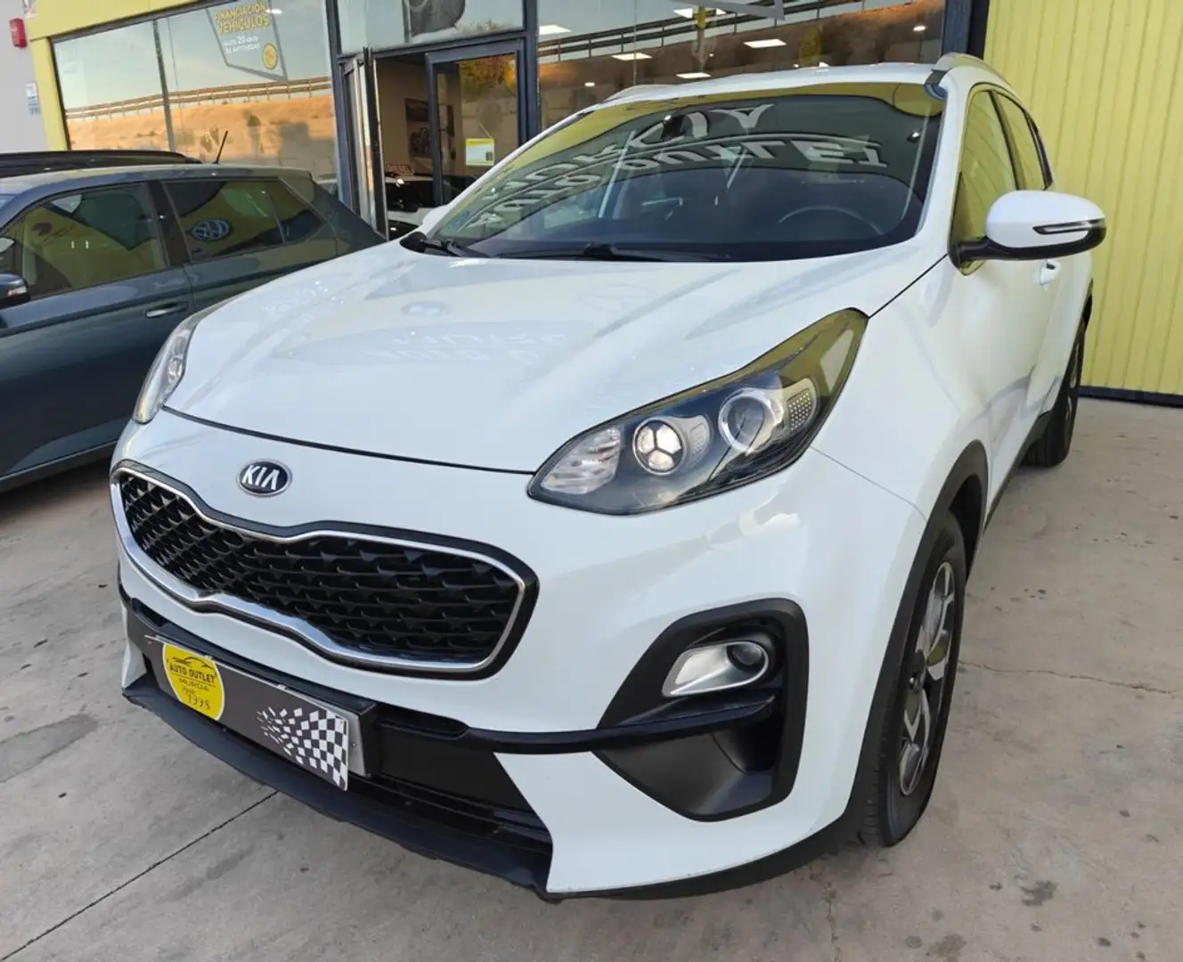 Kia Sportage 1.6 MHEV Business 100kW (136CV) 4x4 Blanco - 2