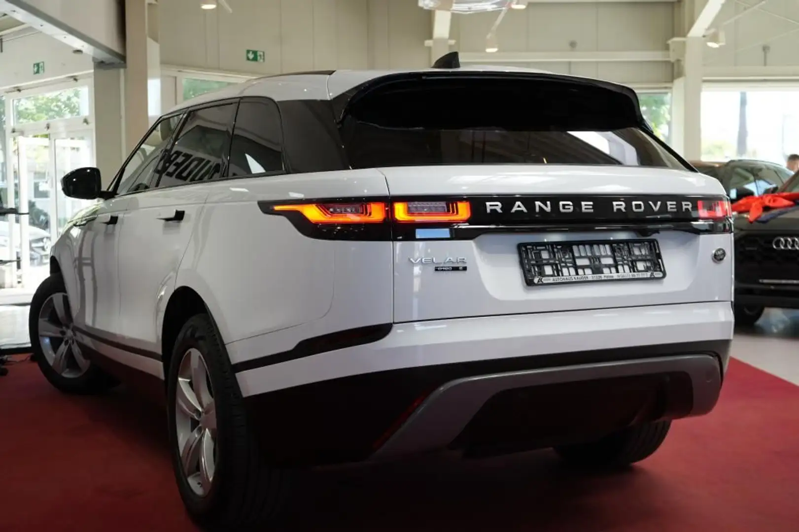 Land Rover Range Rover Velar Velar 2.0  4WD*LED*Navi*Kamera* Bílá - 2