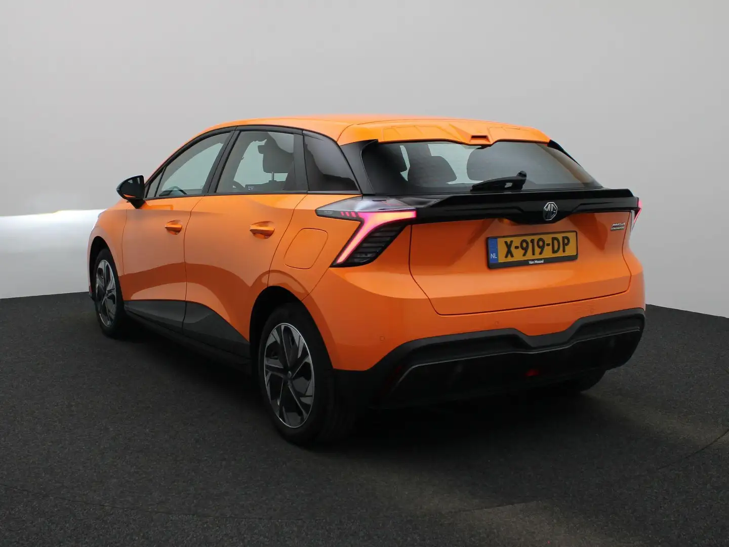 MG MG4 Electric Standard 51 kWh | Climate | Cruise| LMV | Oranje - 2