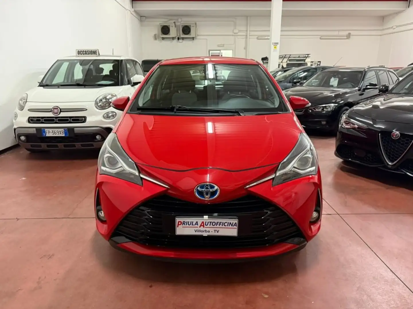 Toyota Yaris 1.5 Hybrid 5 porte Active Rood - 2