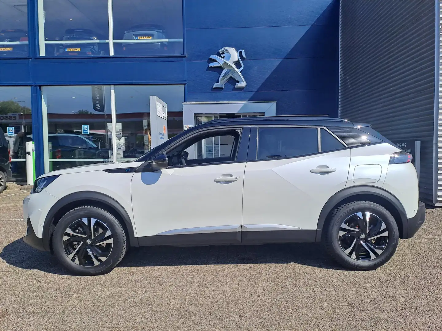 Peugeot e-2008 EV GT 50 kWh Blanco - 2