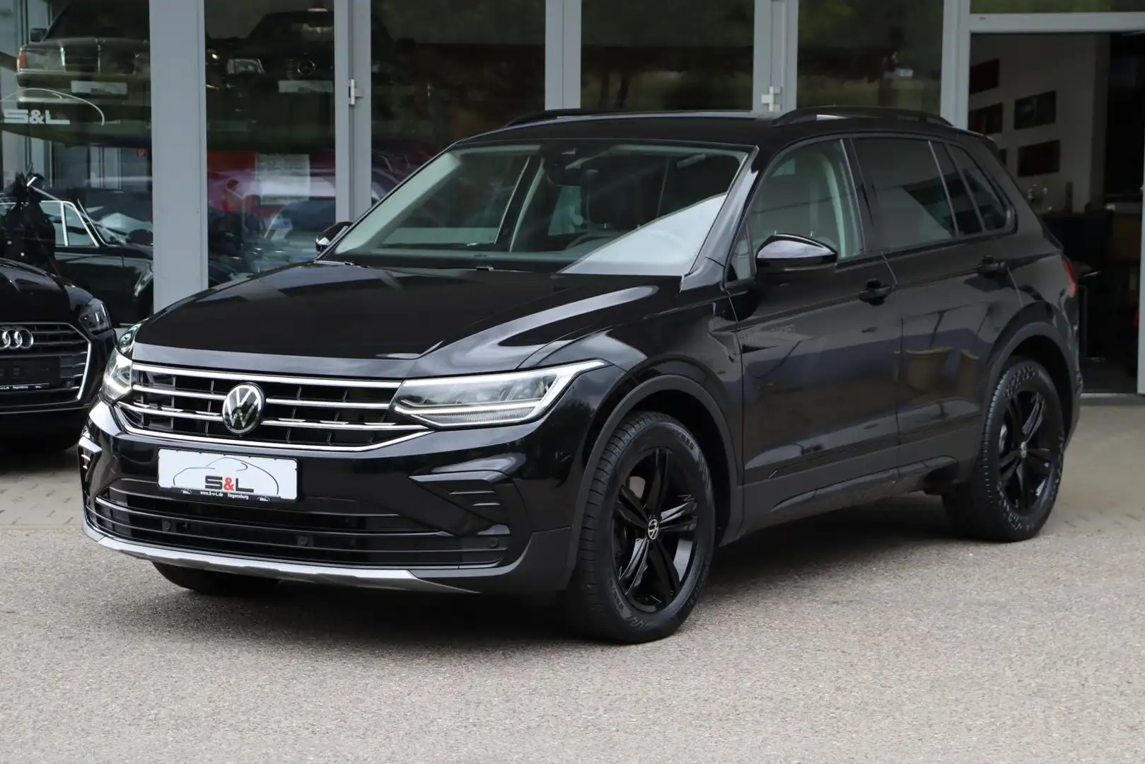 Volkswagen Tiguan 2.0 TDI Life DSG /NaviDM/Kamera/Cargo/AHK Nero - 1