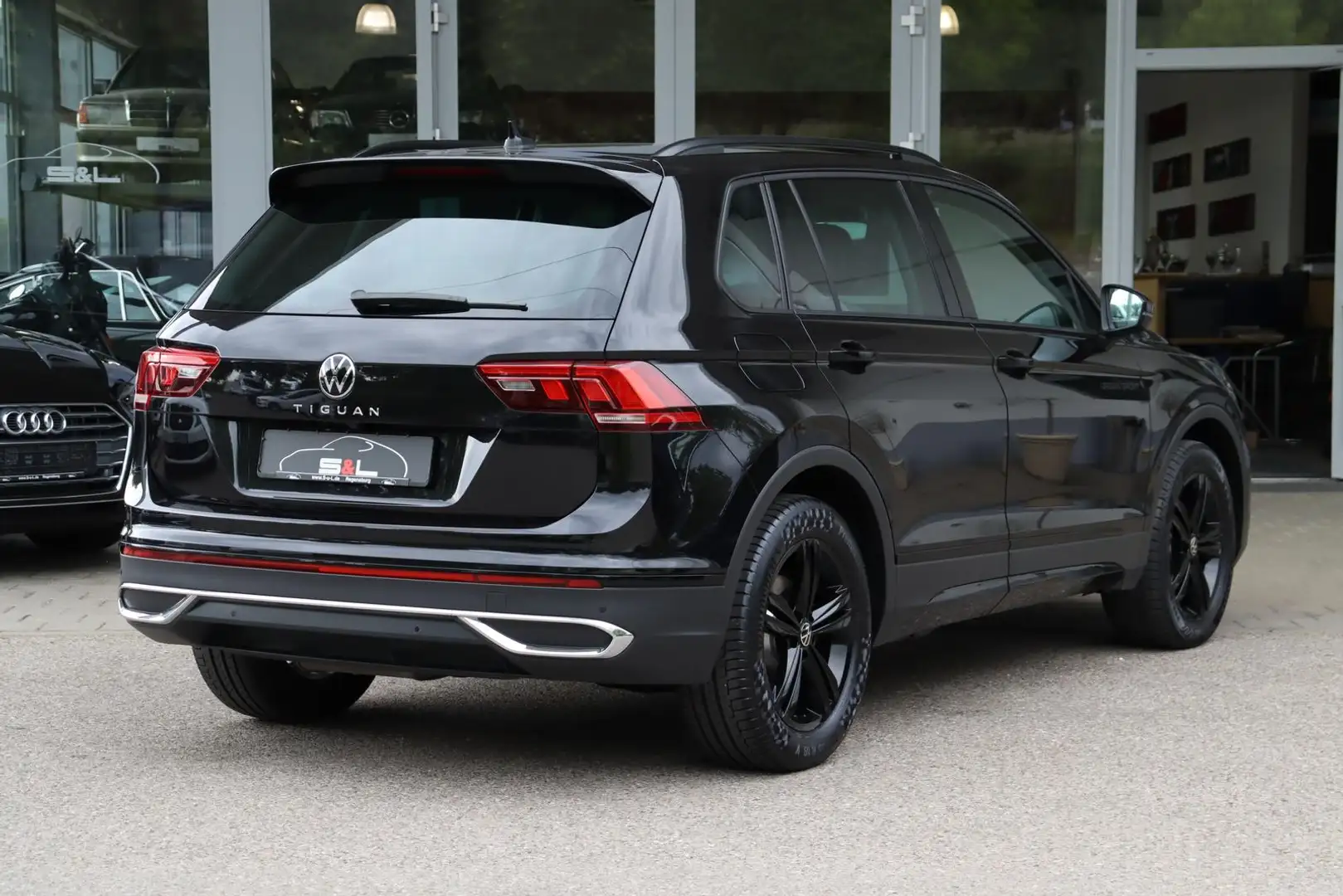 Volkswagen Tiguan 2.0 TDI Life DSG /NaviDM/Kamera/Cargo/AHK Nero - 2