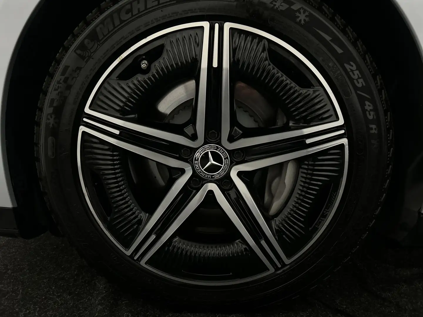 Mercedes-Benz EQE 350 4Matic AMG Line 89 kWh Distronic, Nightpakket, Key Silber - 2