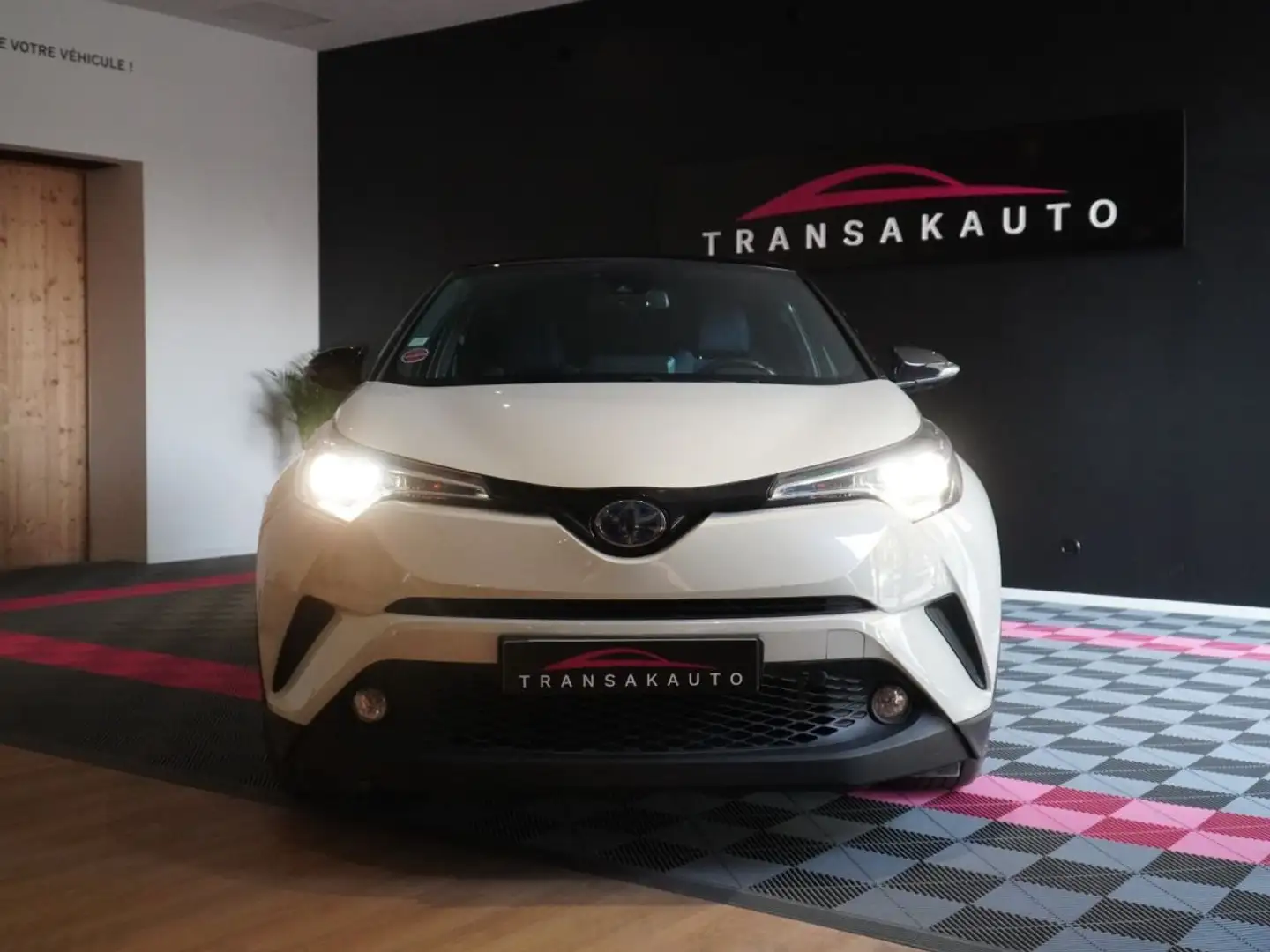 Toyota C-HR HYBRIDE 122ch Graphic Blanc - 2