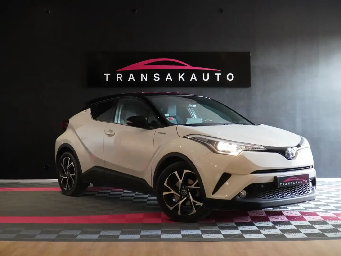 Toyota C-HR HYBRIDE 122ch Graphic Blanc - 1