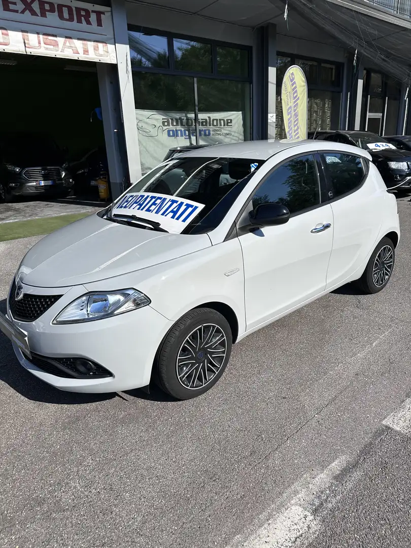 Lancia Ypsilon 1.0 firefly hybrid Gold s&s 70cv - 2