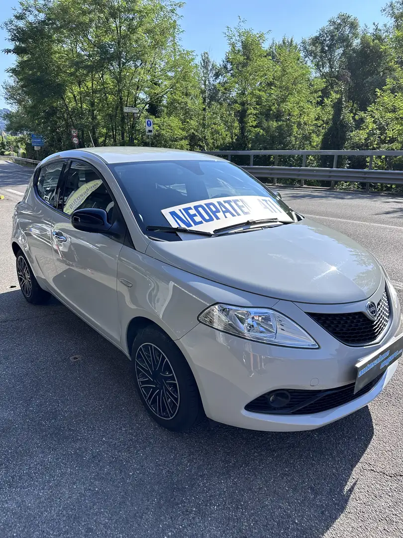 Lancia Ypsilon 1.0 firefly hybrid Gold s&s 70cv - 1