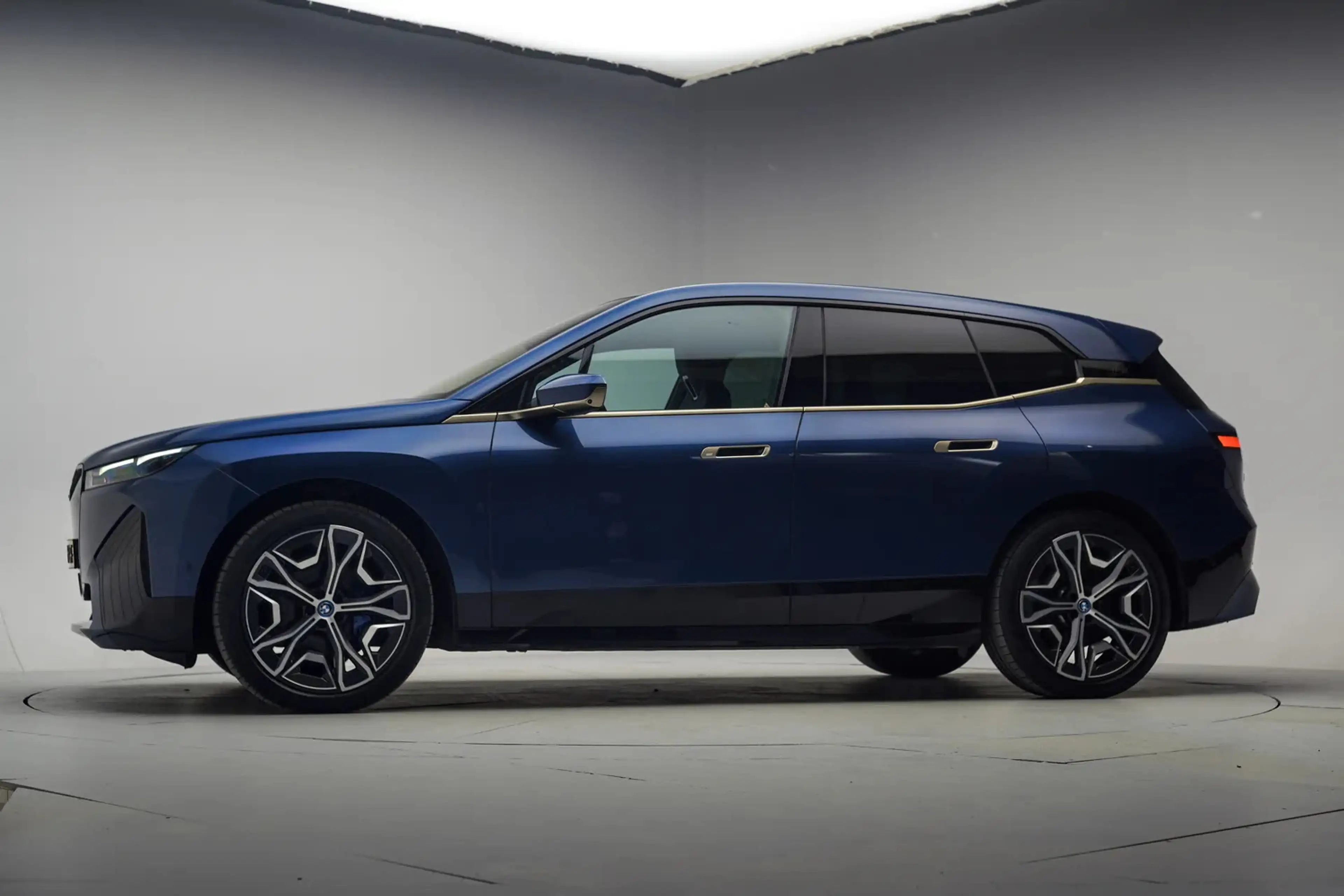 BMW iX xDrive50 High Executive 112 kWh [ Sportpakket Pano — photo 2