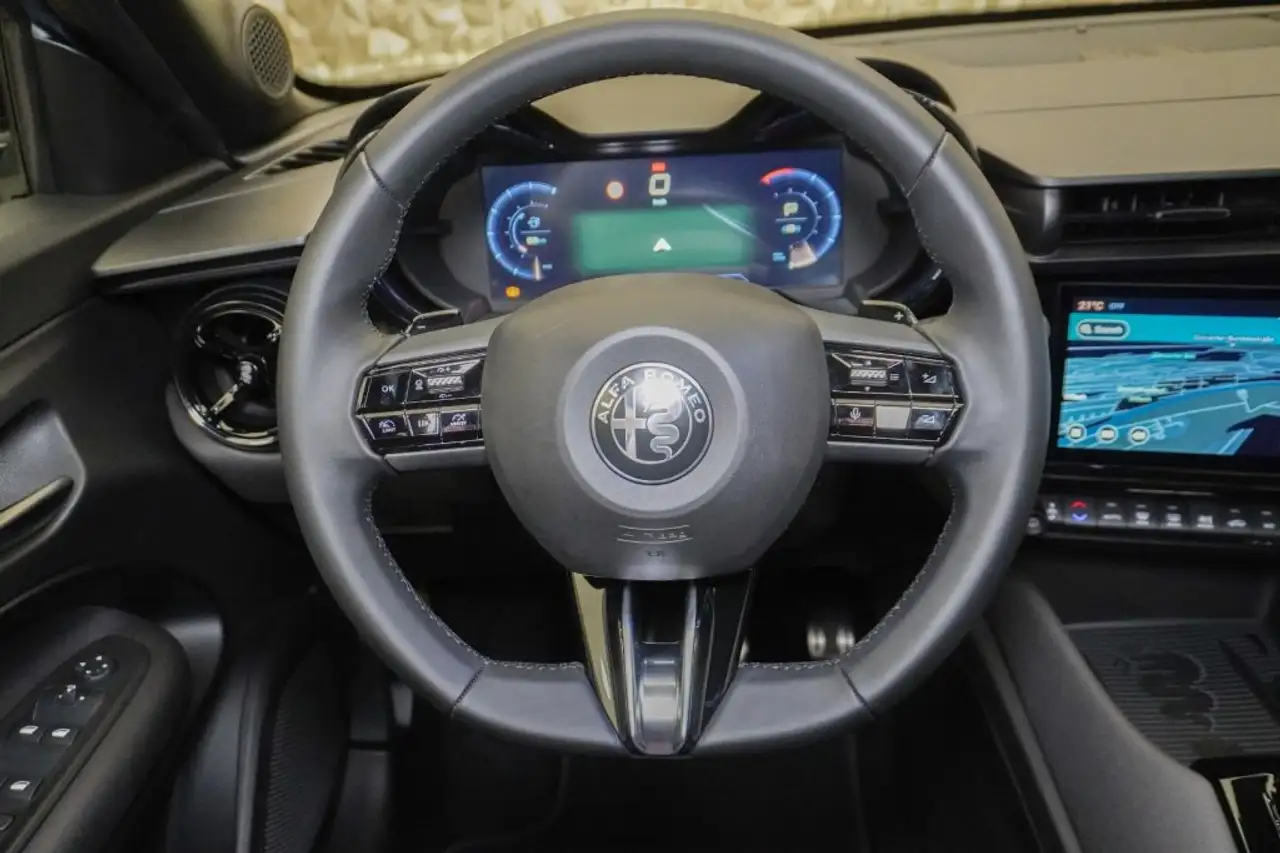 Alfa Romeo Junior 2025 — фото 14