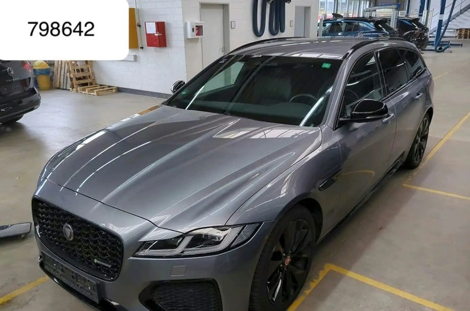 Jaguar XF Sportbrake R-Dynamic Black AWD ACC+ LED 19" Šedá - 1