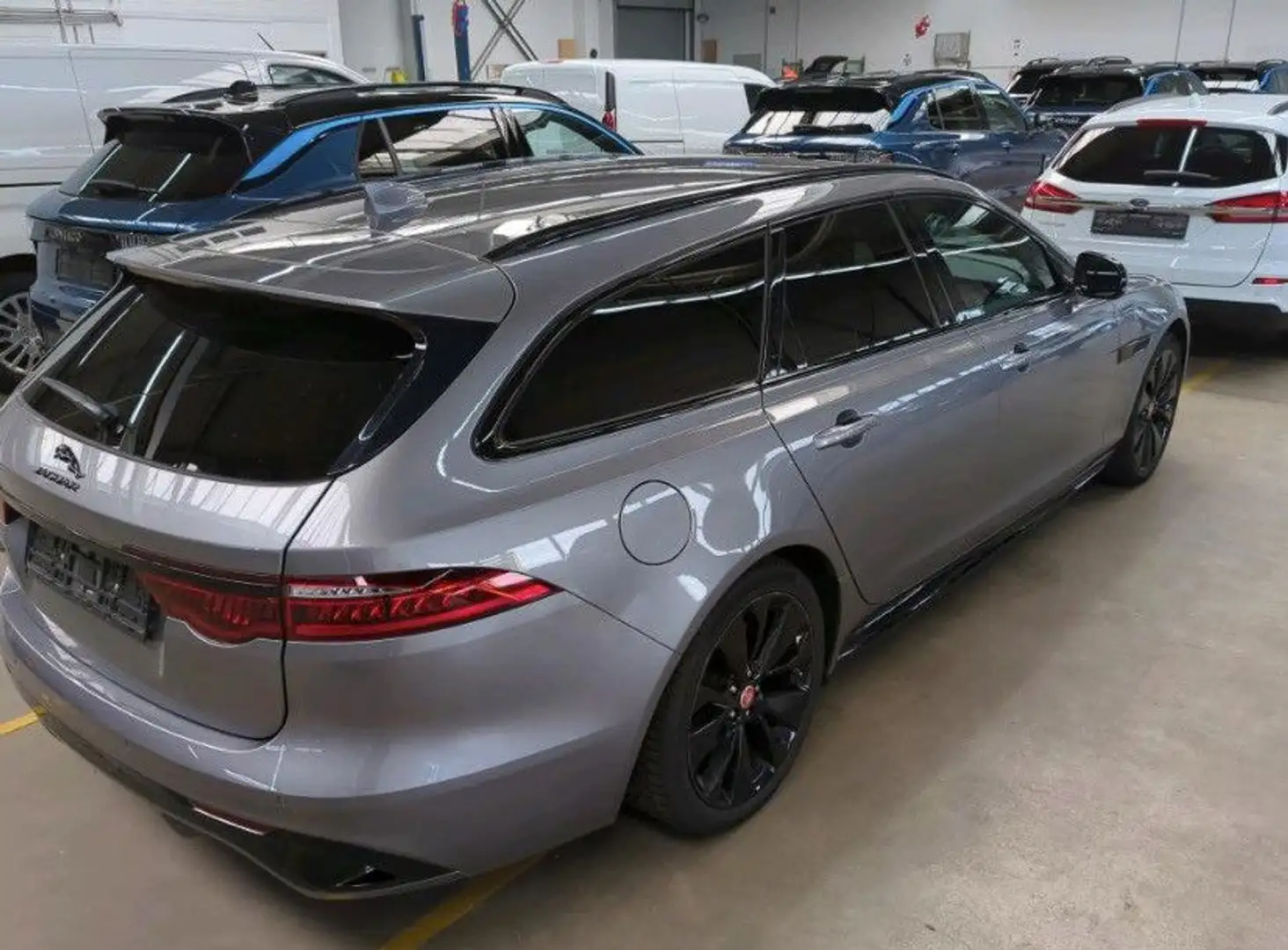Jaguar XF Sportbrake R-Dynamic Black AWD ACC+ LED 19" Šedá - 2