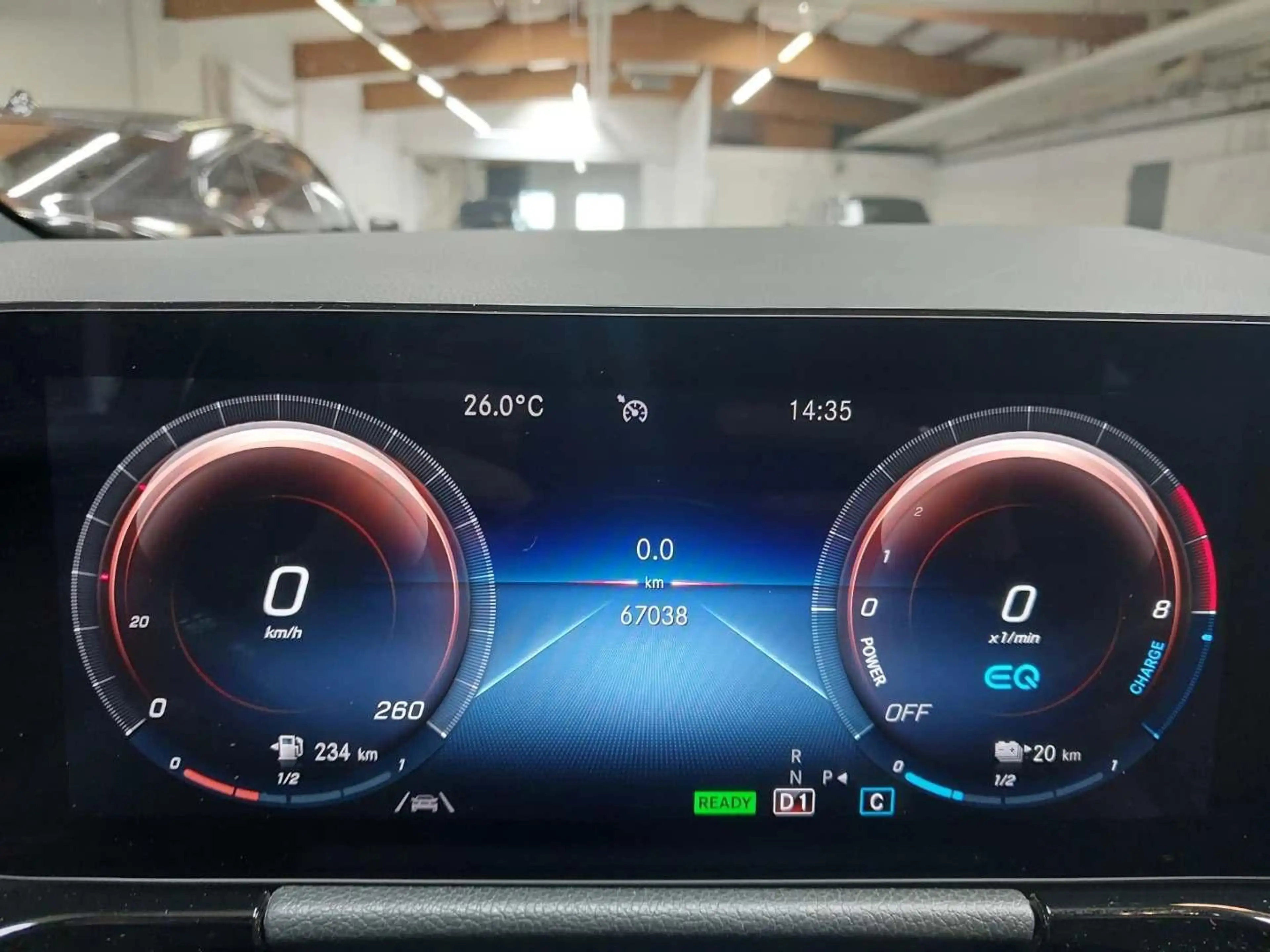 Mercedes-Benz GLA 250 e Style — photo 14