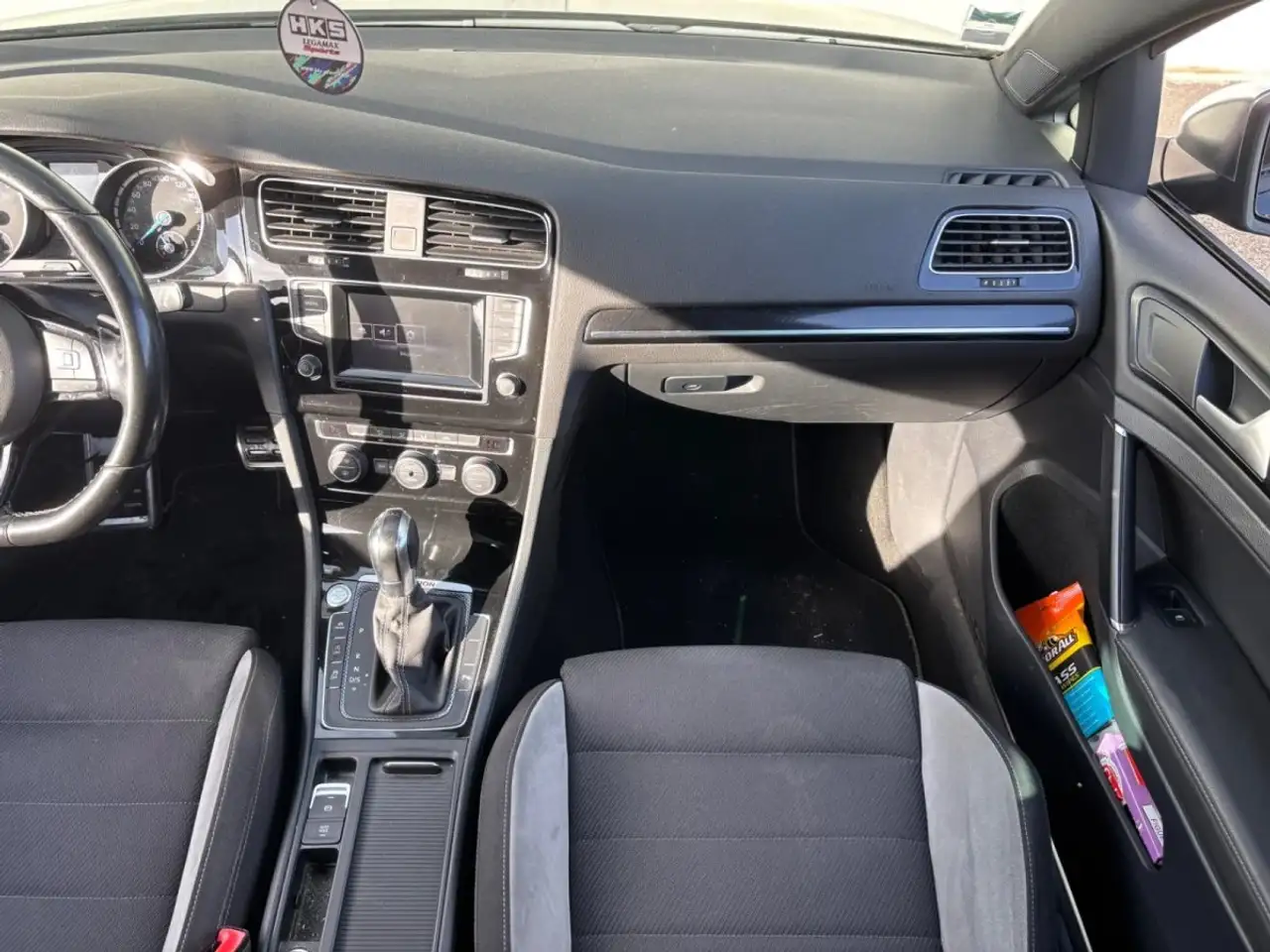 Volkswagen Golf R — photo 37