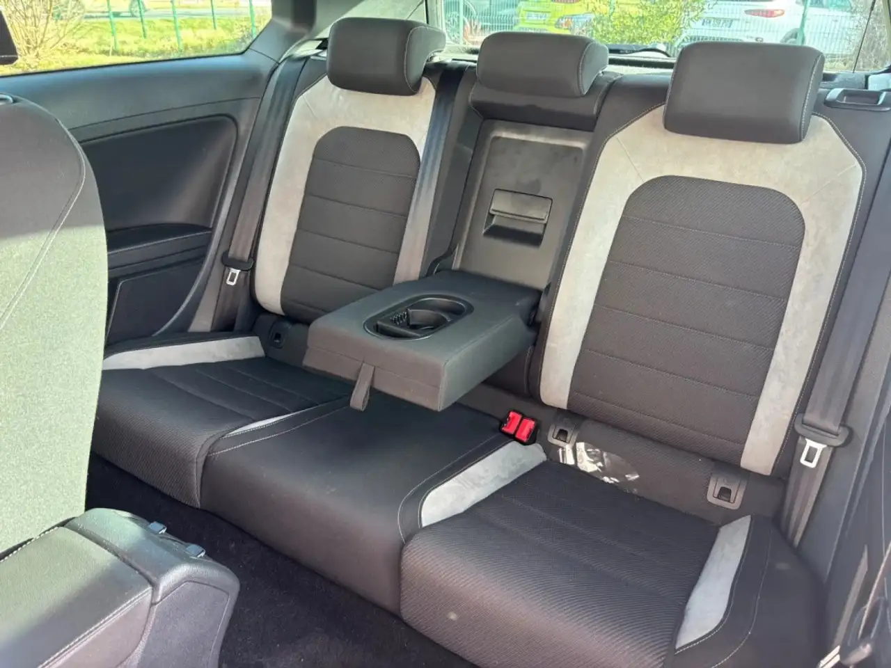 Volkswagen Golf R — photo 14