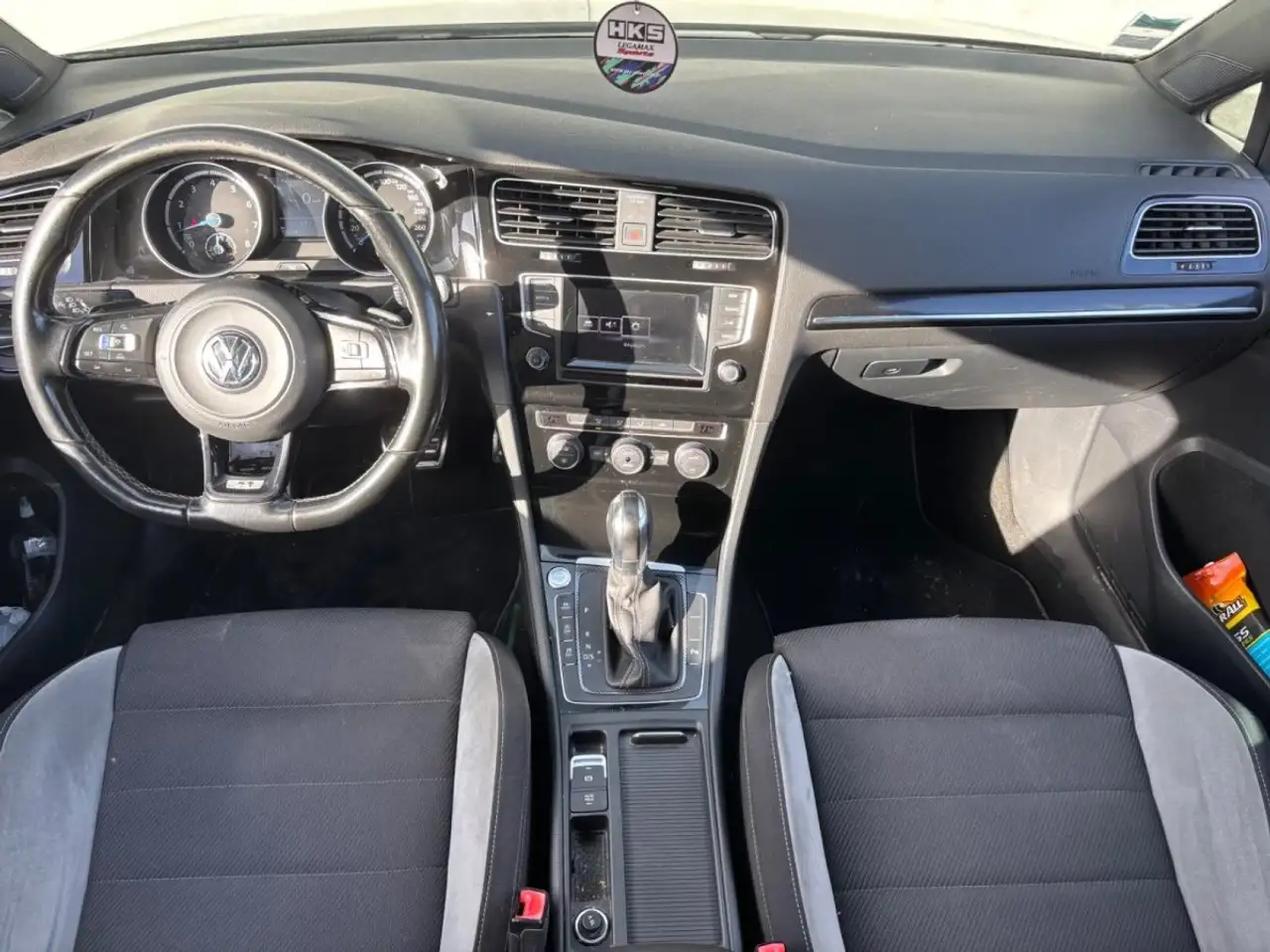Volkswagen Golf R — photo 38